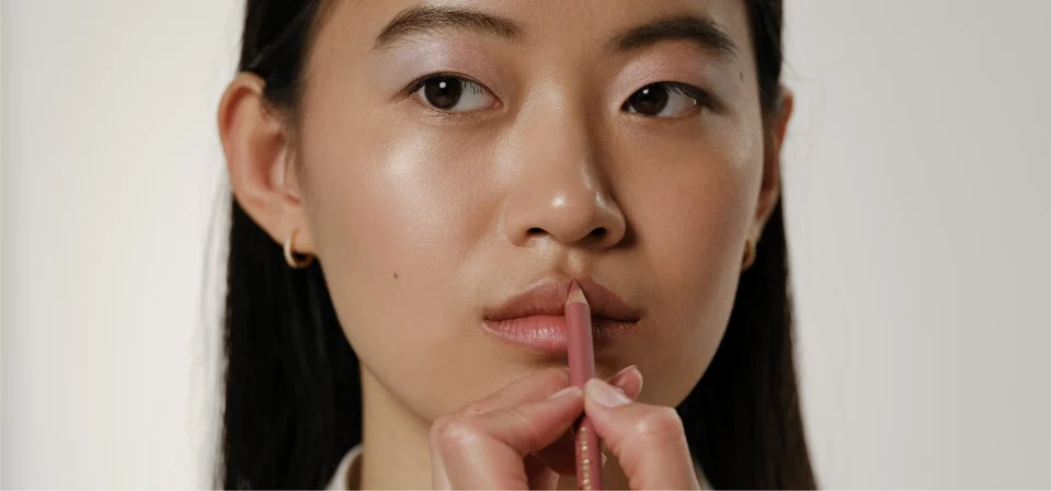 Model wearing Phyto-Rouge Shine