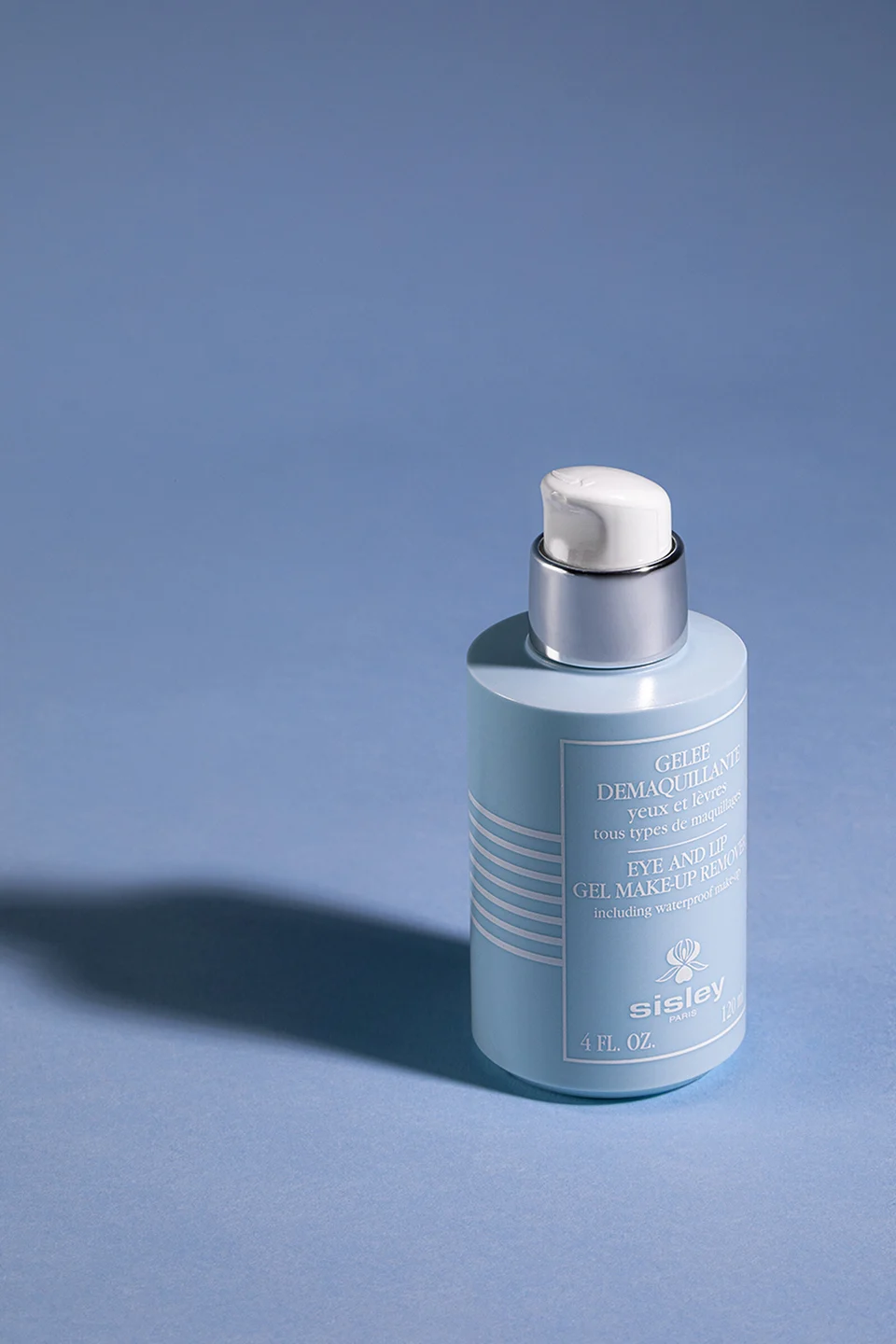 The most fragile areas of the face require a make-up remover designed to treat them with care.