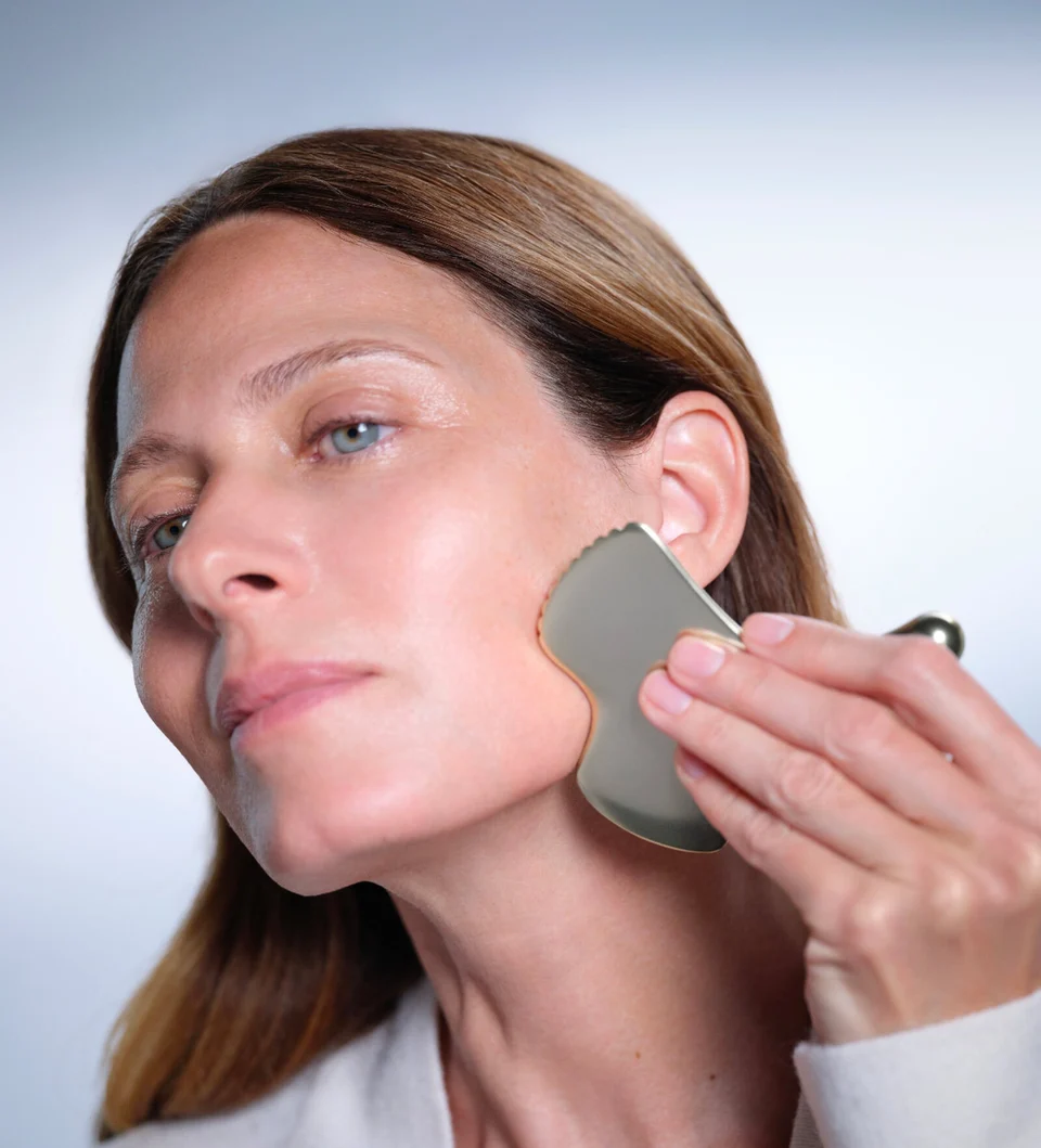 Morning massage to do with the Ginkgo Gua Sha by Sisley 