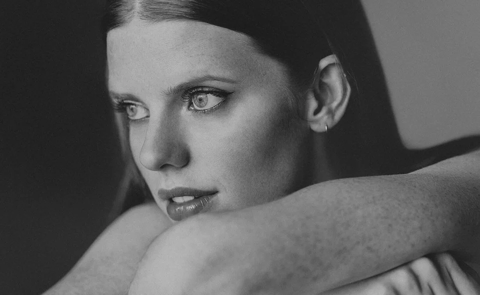 best volumising mascara model visual