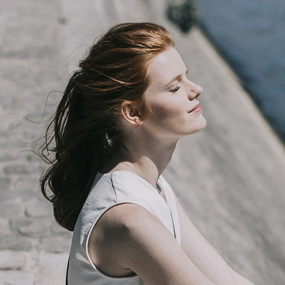 Mantain a fresh complexion even when the temperature rises