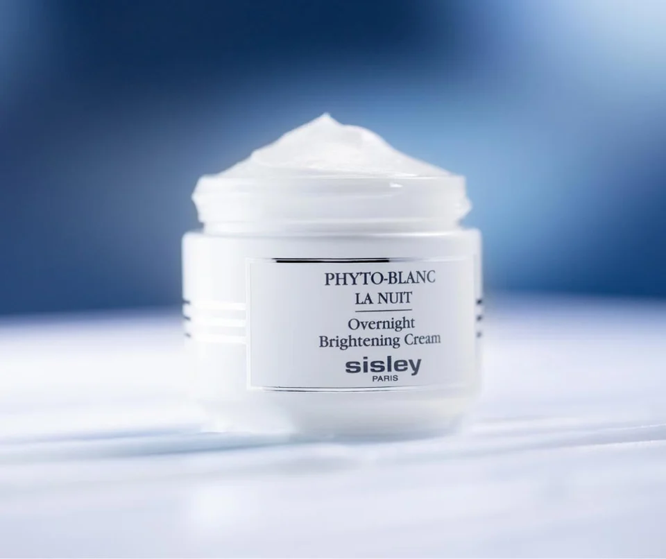  Phyto-Blanc At Night transforms the your skin during while you sleep. 