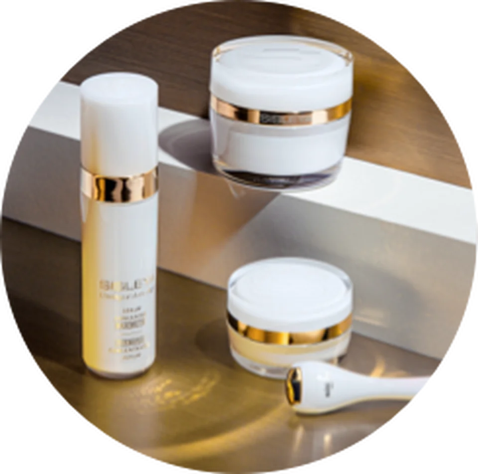 Once the signs of aging have become established, you need to use the right skincare to reduce the appearance of wrinkles while ensuring skin is moisturized, glowy and bouncy.