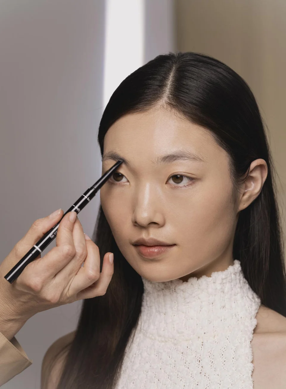 Redefine and outline your natural brow line