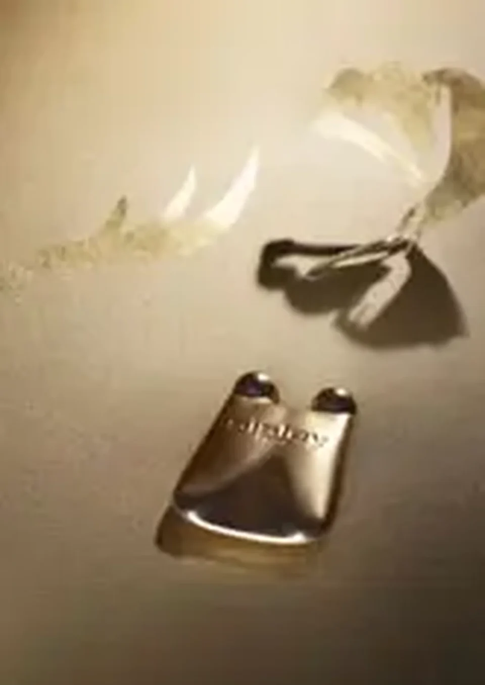 Supremÿa The Supreme Anti-Ageing Eye Cream zamak massage tool 