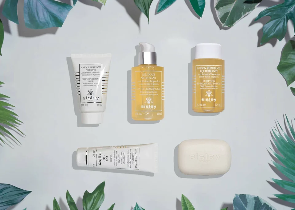 La Gamme Résines Tropicales lutte contre les imperfections et assainit votre peau pour un teint éclatant.