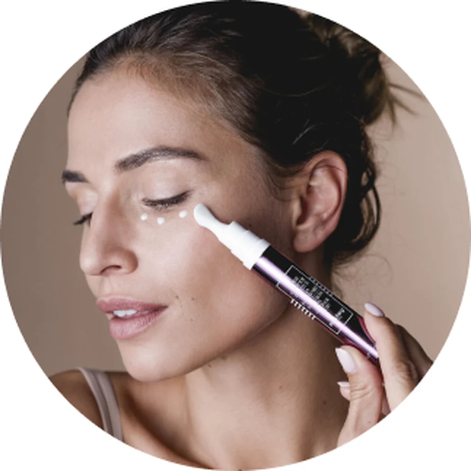 Des cernes sombres et des soufflettes éloignent de la beauté des yeux