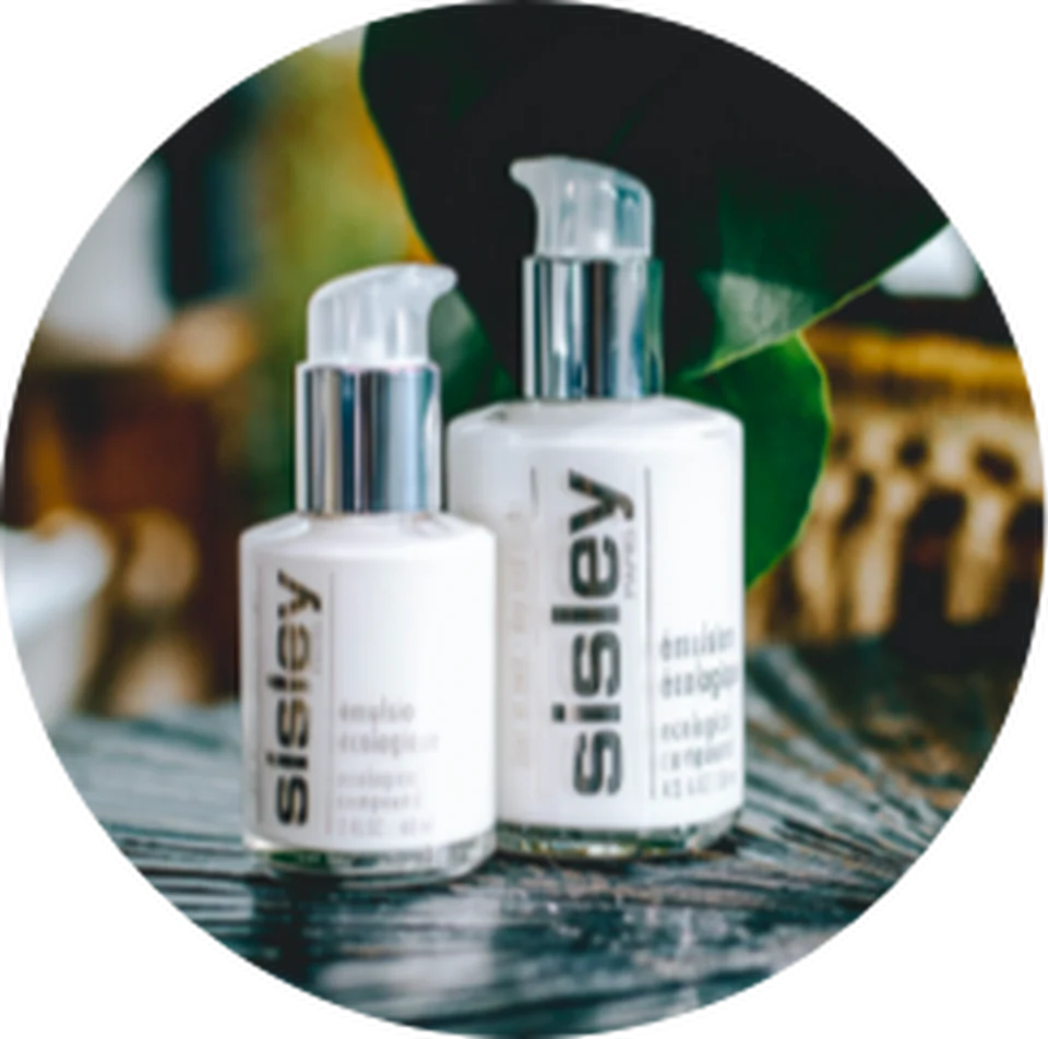 Skincare products with a light texture that revitalize and moisturize skin: discover a targeted routine of beauty essentials for bouncier, more supple and brighter skin.
