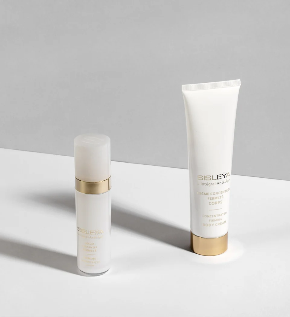 Sisleÿa L'Intégral Anti-Age Eye and Lip Contour Cream est formulé pour les zones les plus vulnérables du visage.