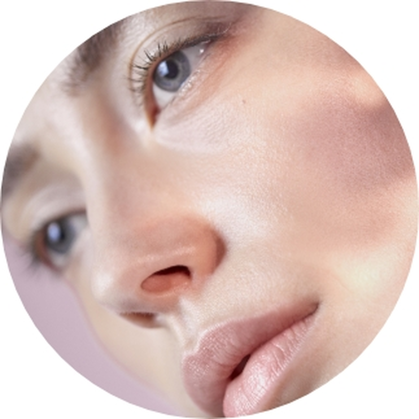 After cleansing and applying lotion, use a moisturizing and revitalizing treatment to tone the skin and make it supple.