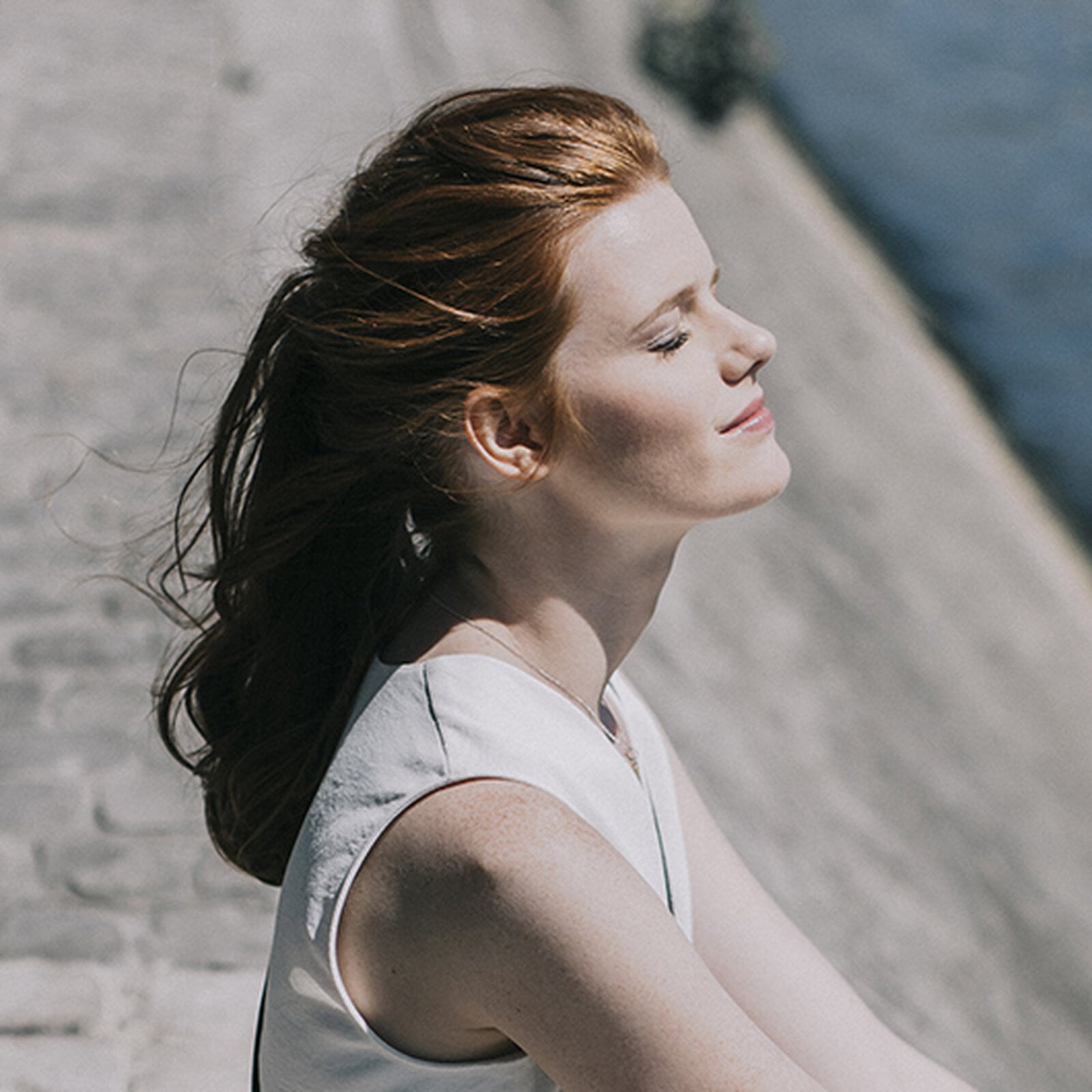 Mantain a fresh complexion even when the temperature rises