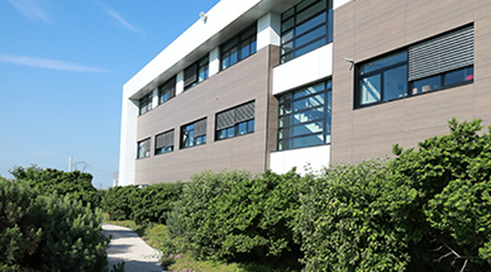 The Saint-Ouen l'Aumône site was inaugurated in 2011.