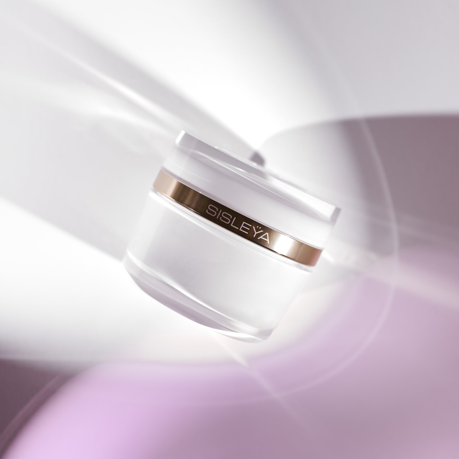 Surprise the important people in your life with an unforgettable gift.