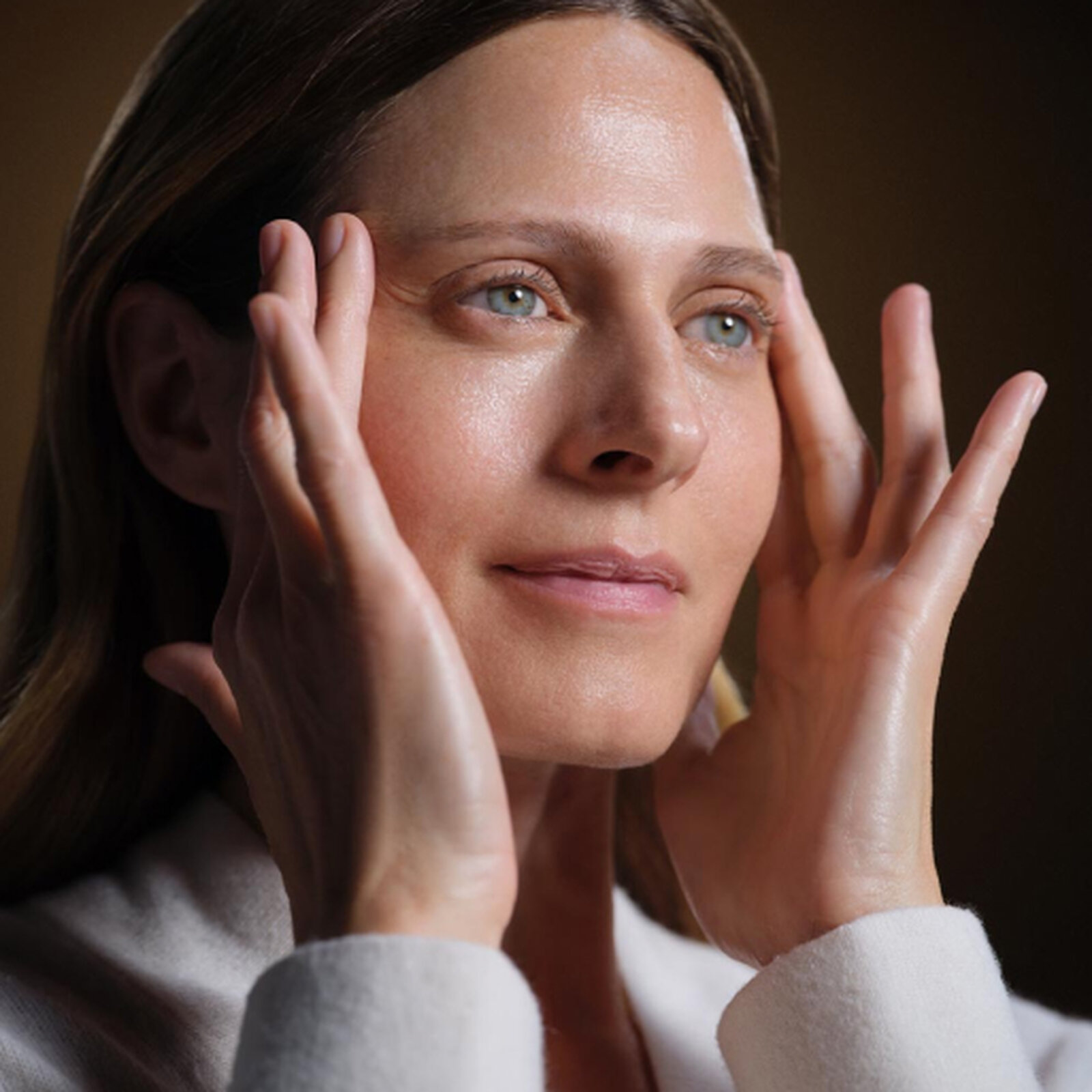 How to take care of your eye contour area?
