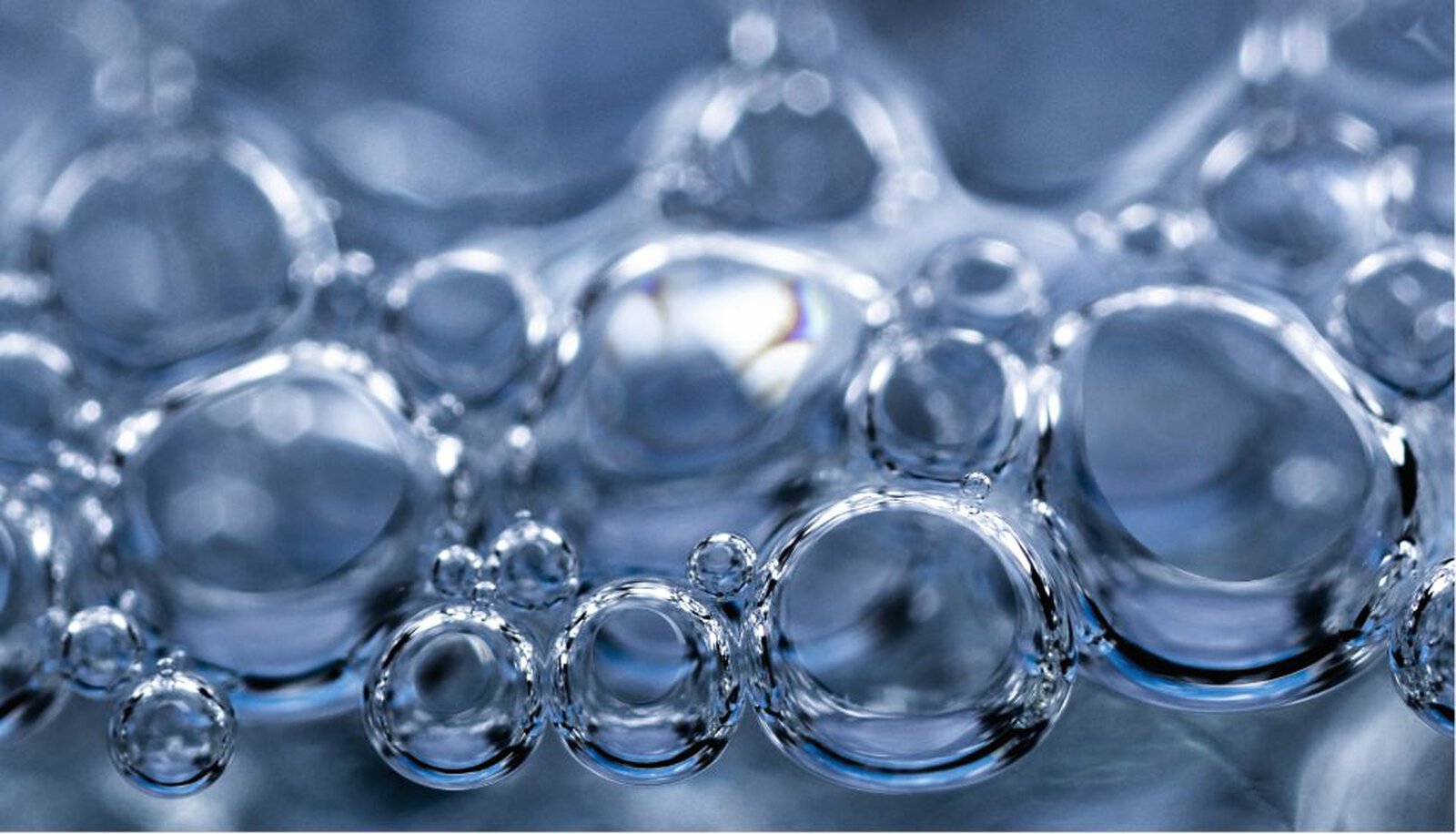 Sisley is committed to reducing pollution from used manufacturing water and has a water purification station installed on site. 