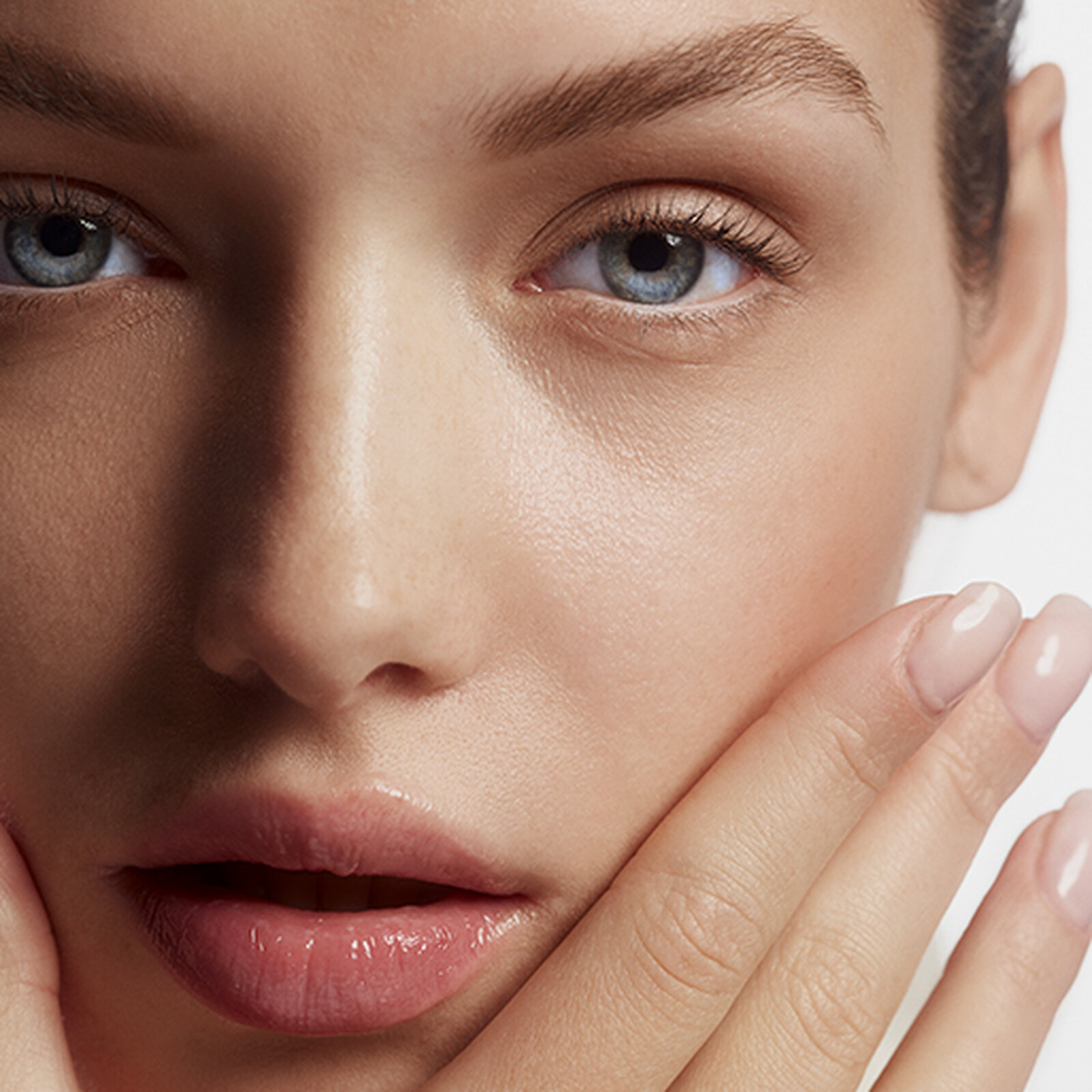 Comment lutter contre les imperfections et les brillances ?