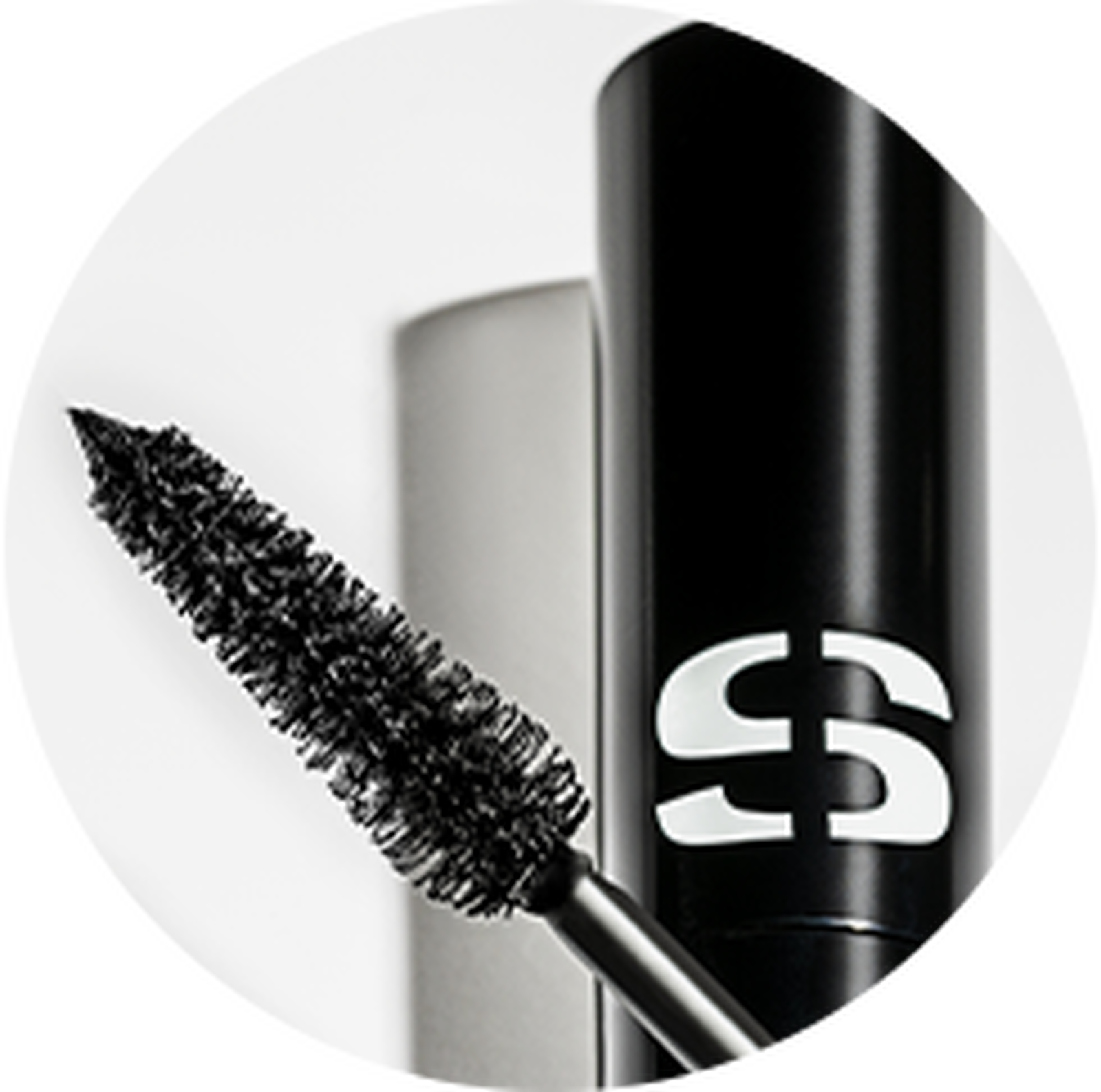 The rejuvenating eye make-up routine