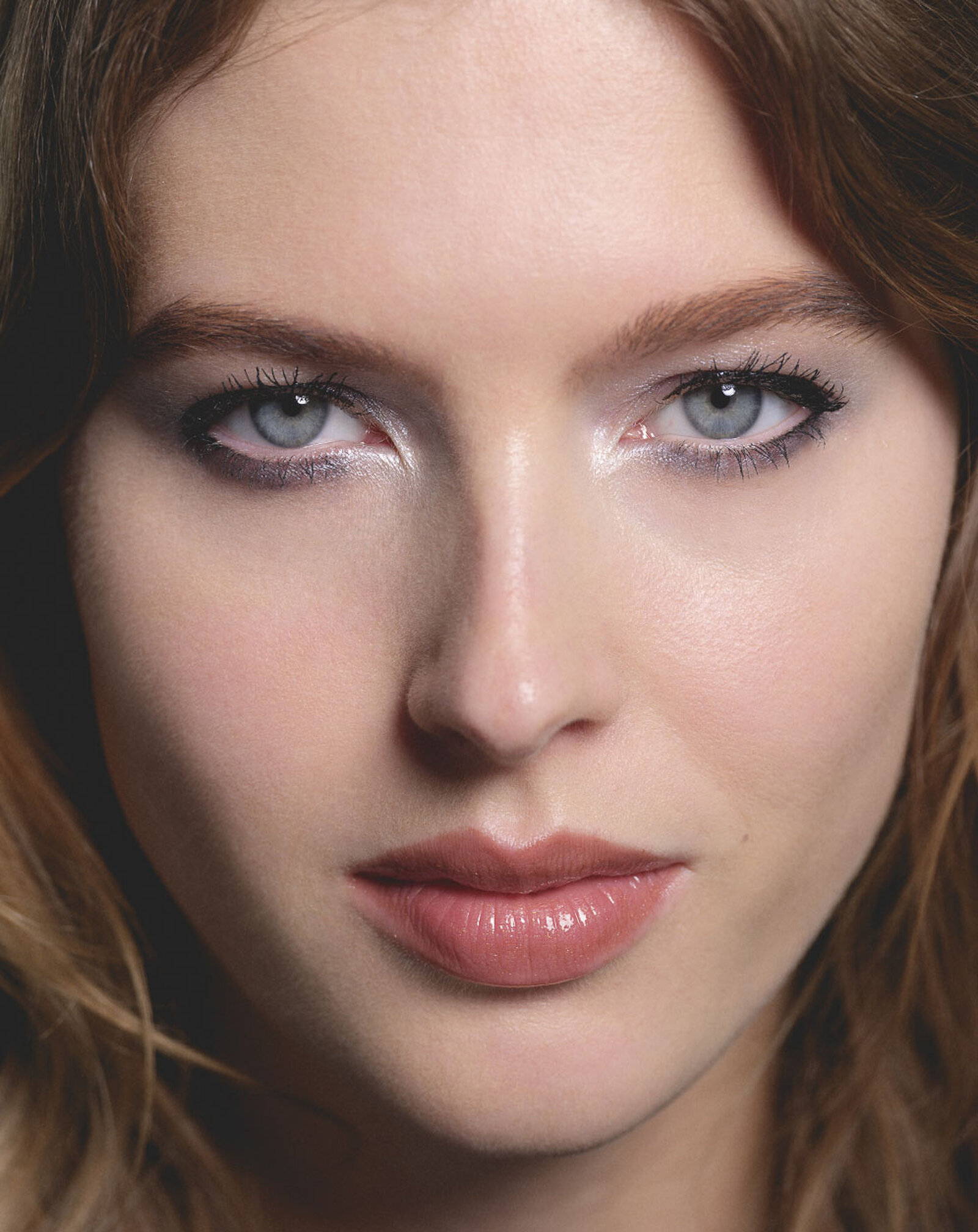 The eye area is sensitive and fragile so treat it gently when you take off your makeup. If you’re using a cotton pad, there’s no need to rub vigorously: leave it on for a few seconds to let the makeup remover work, then gently wipe in the direction of lash growth and repeat if needed.
