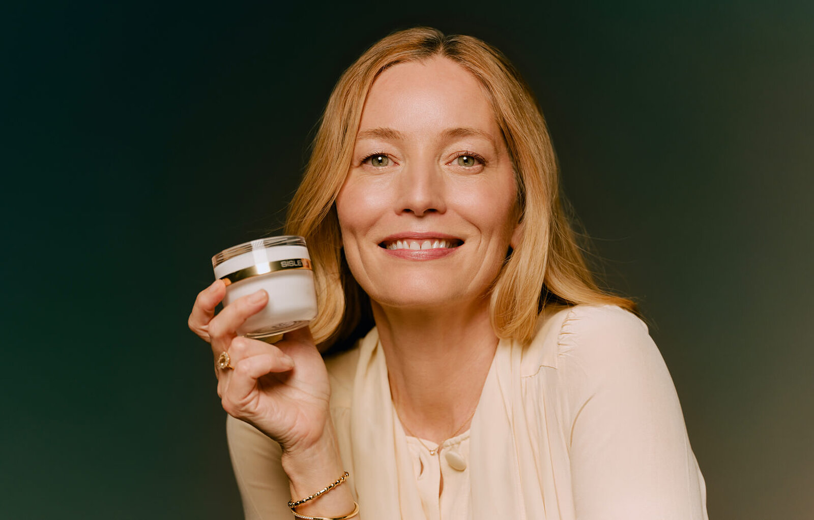 Lucie de la Falaise and Sisleÿa L’Intégral Anti-Âge