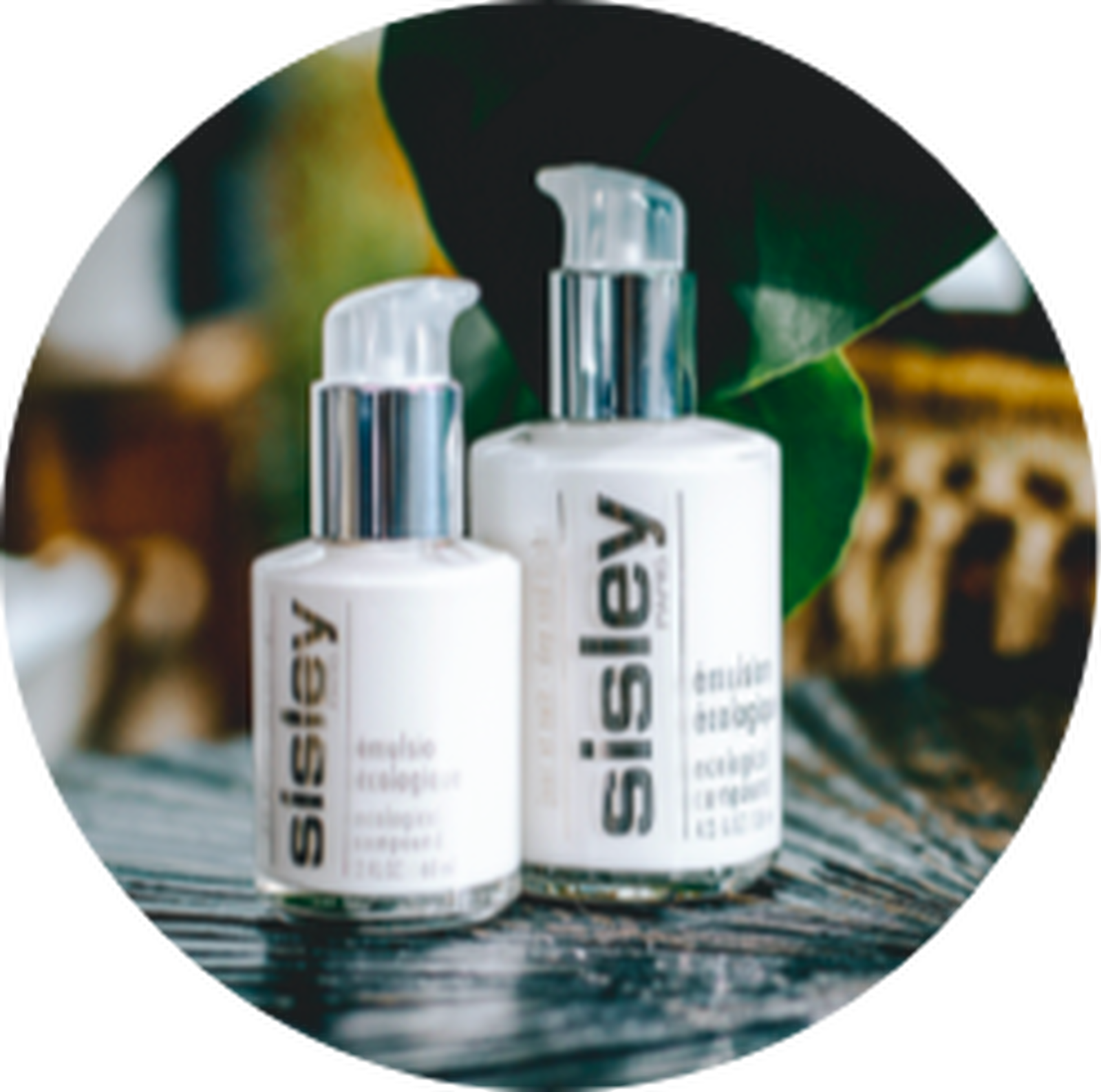 Skincare products with a light texture that revitalize and moisturize skin: discover a targeted routine of beauty essentials for bouncier, more supple and brighter skin.